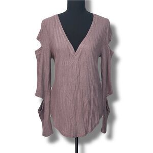 New Chaser Thermal Vented V-Neck Muted Lilac Cut Out Long Sleeve Top Medium
